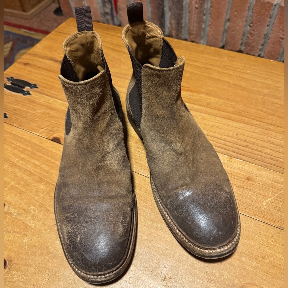 Doucal’s tan suede chelsea boot size 10